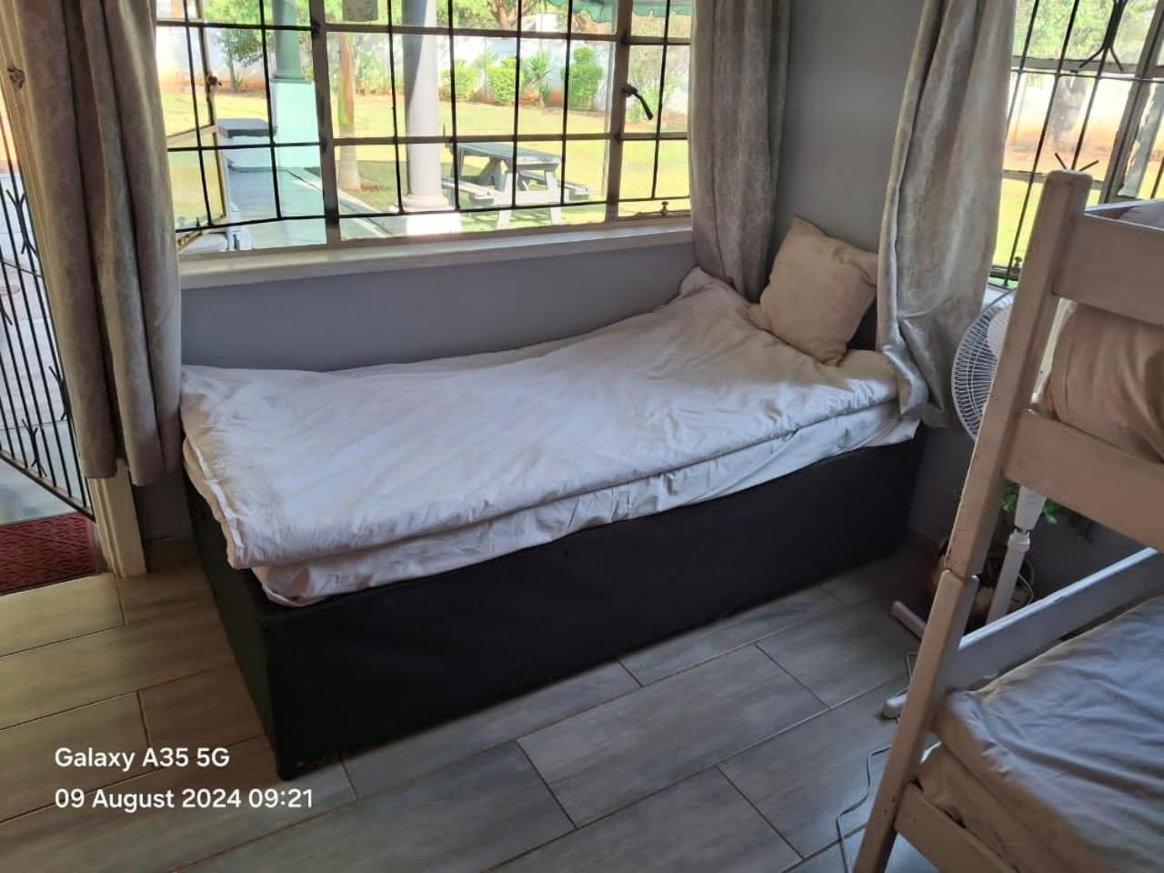 Choice Backpackers Lodge Bulawayo Ngoại thất bức ảnh